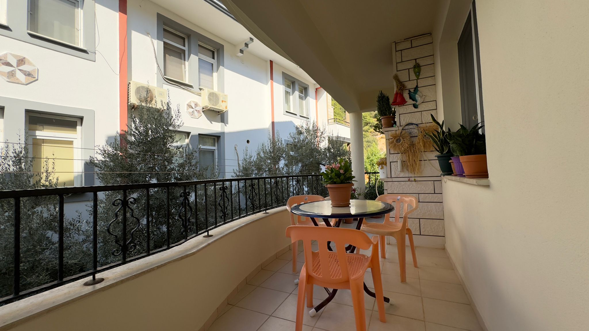 Spacious Ground Floor Apartment Slide Image 17