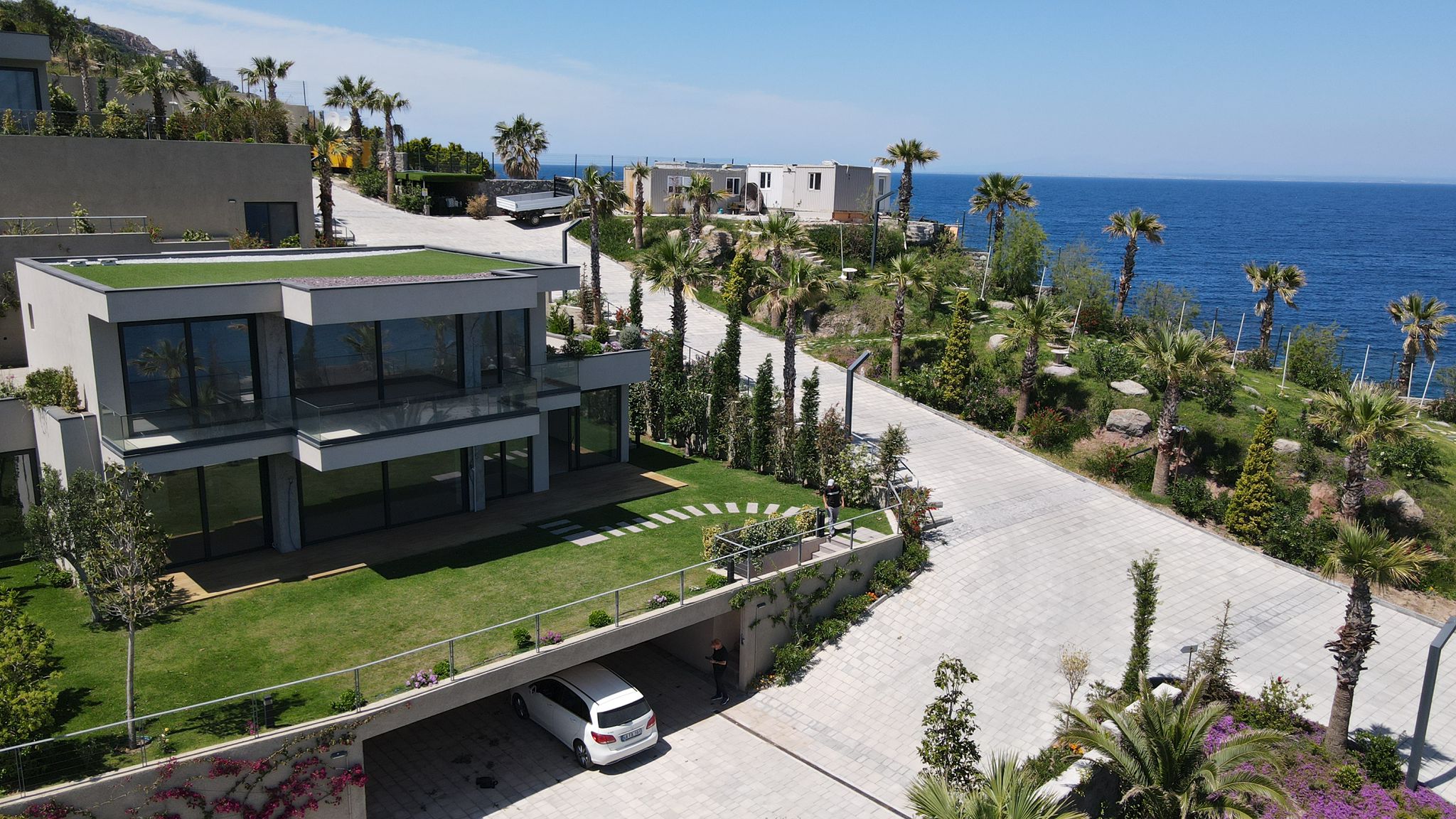 Brand New Seafront Villa Slide Image 8