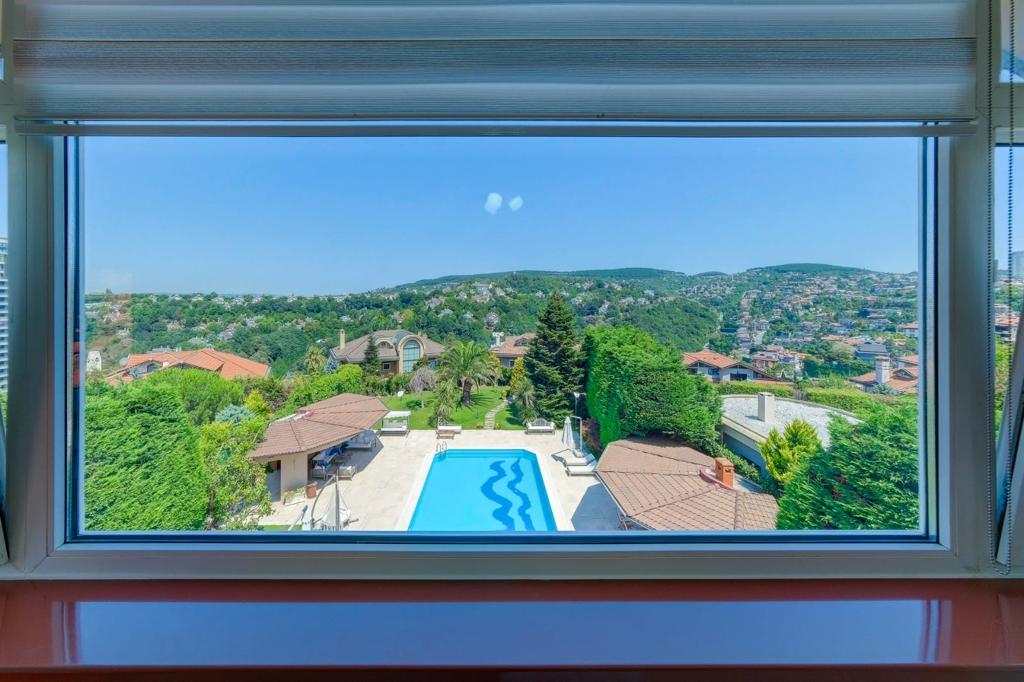 Spacious Luxury Villa in Beykoz Slide Image 16