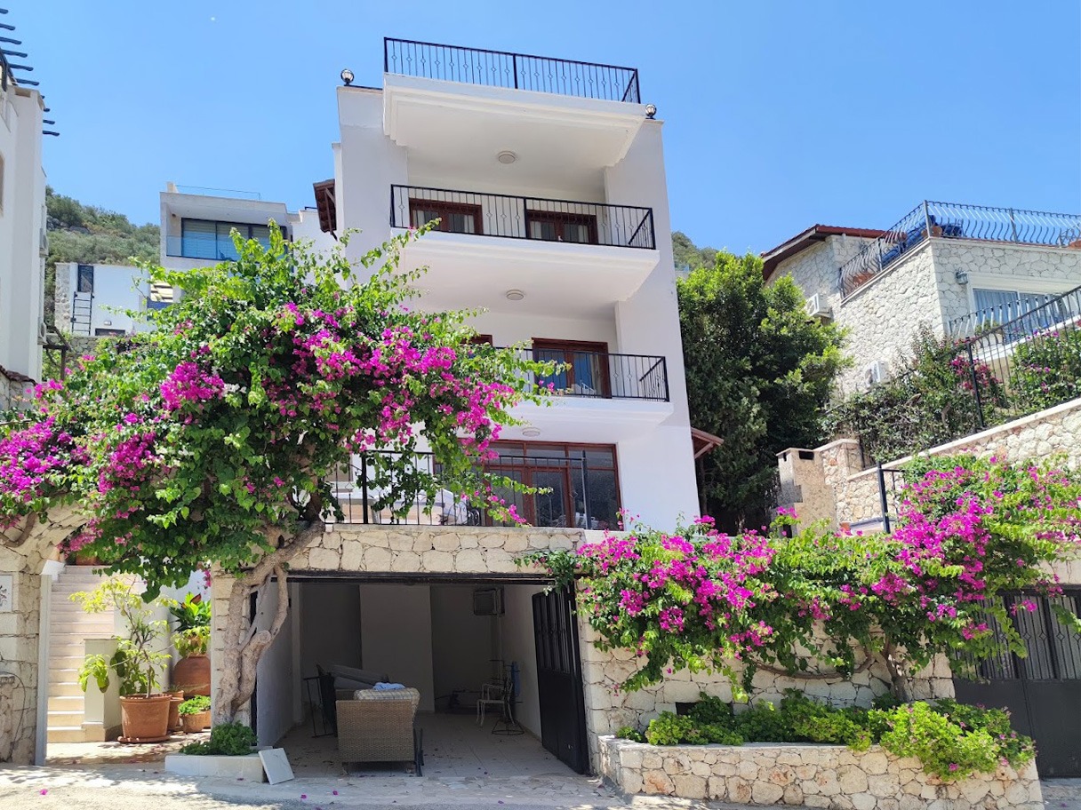 Beautiful Villa in Kalkan Slide Image 1