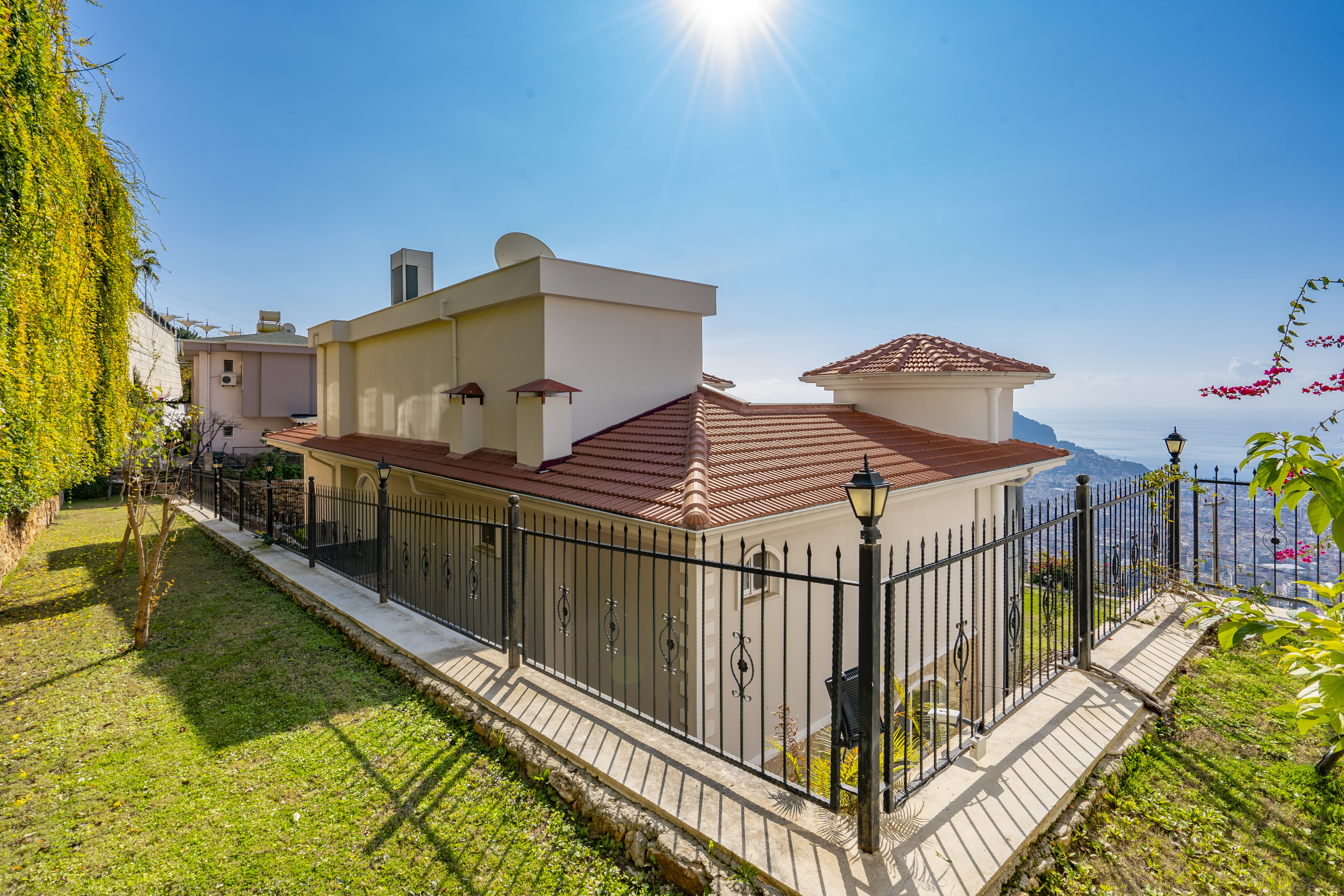 Luxury Sea-View Villa in Alanya Slide Image 8