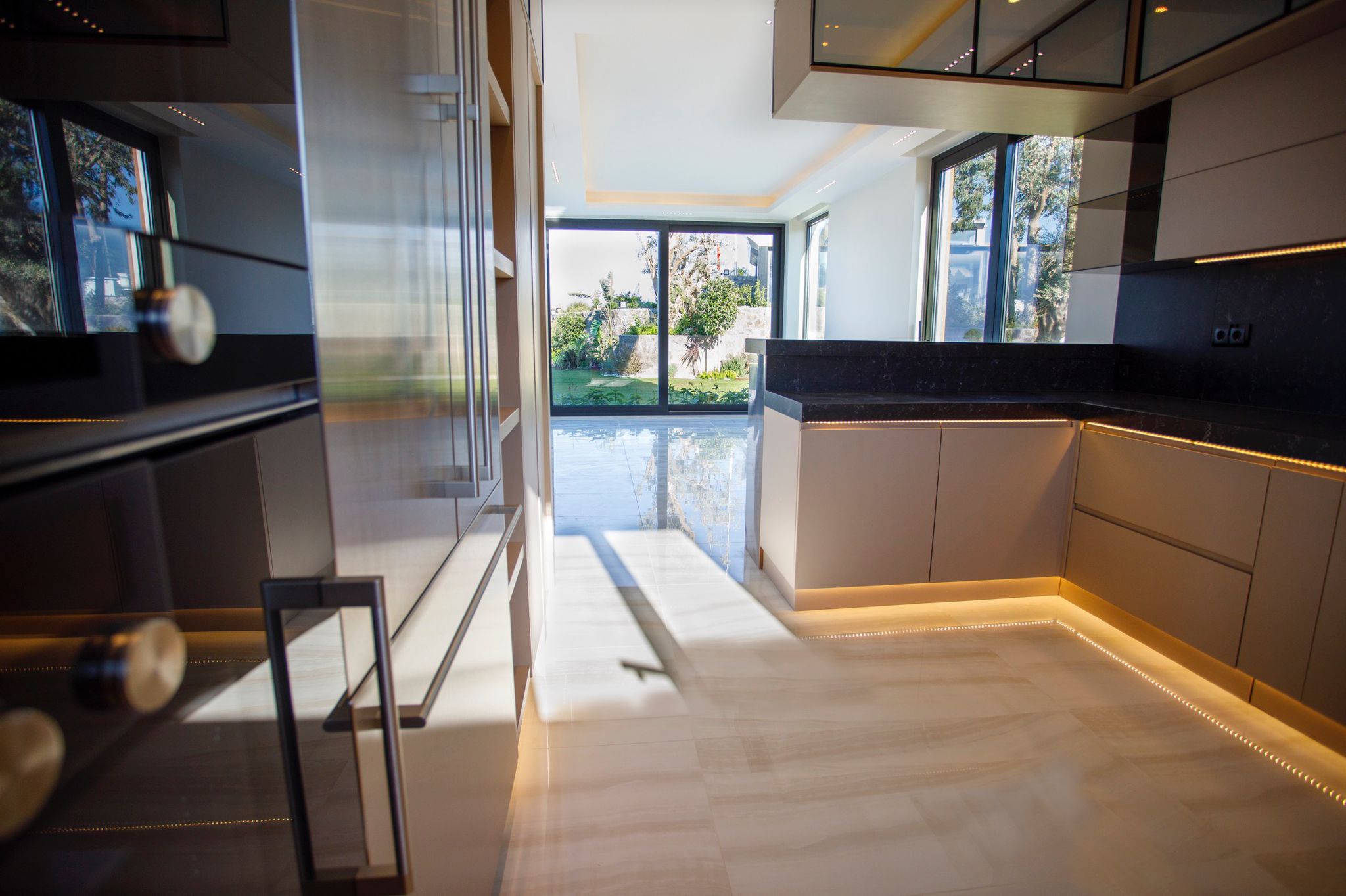 Luxury Modern Villas in Bodrum Slide Image 9