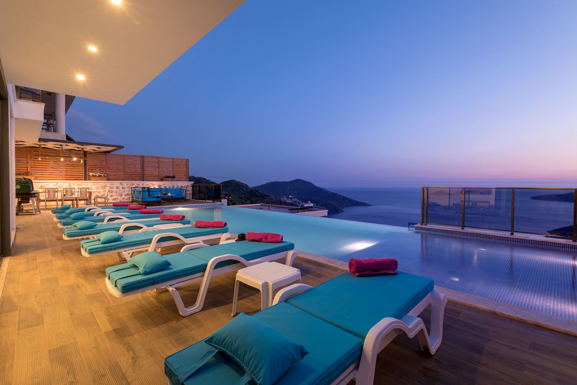 Luxury Panoramic Sea-View Villa Slide Image 8