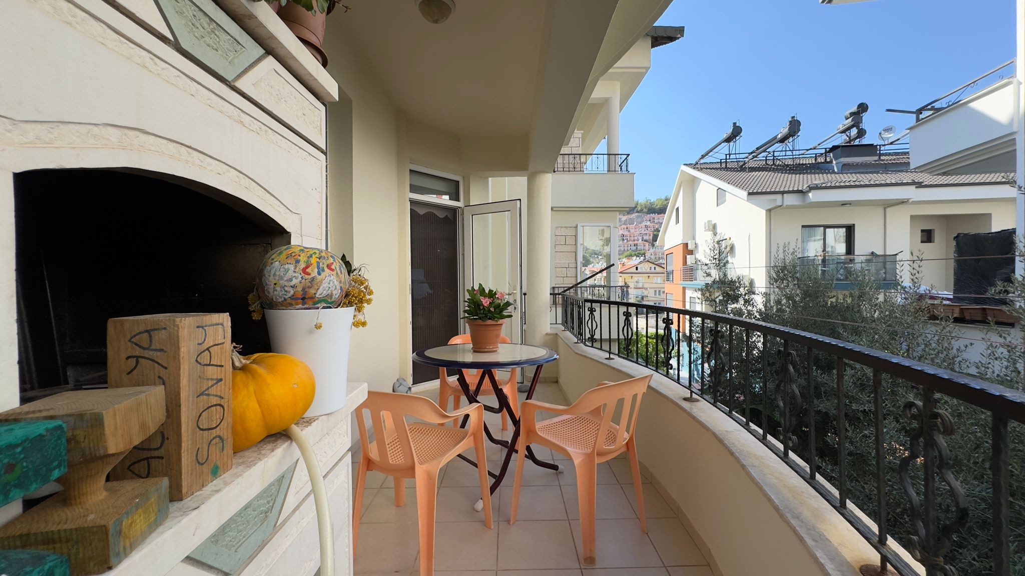 Spacious Ground Floor Apartment Slide Image 16