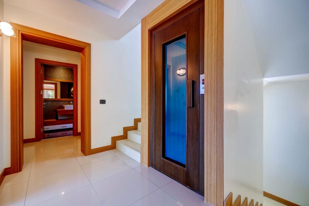 Spacious Luxury Villa in Beykoz Slide Image 13