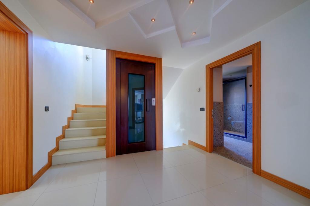 Spacious Luxury Villa in Beykoz Slide Image 35