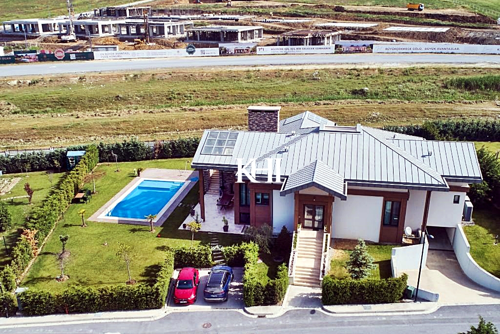 Luxury Home in Istanbul Slide Image 3