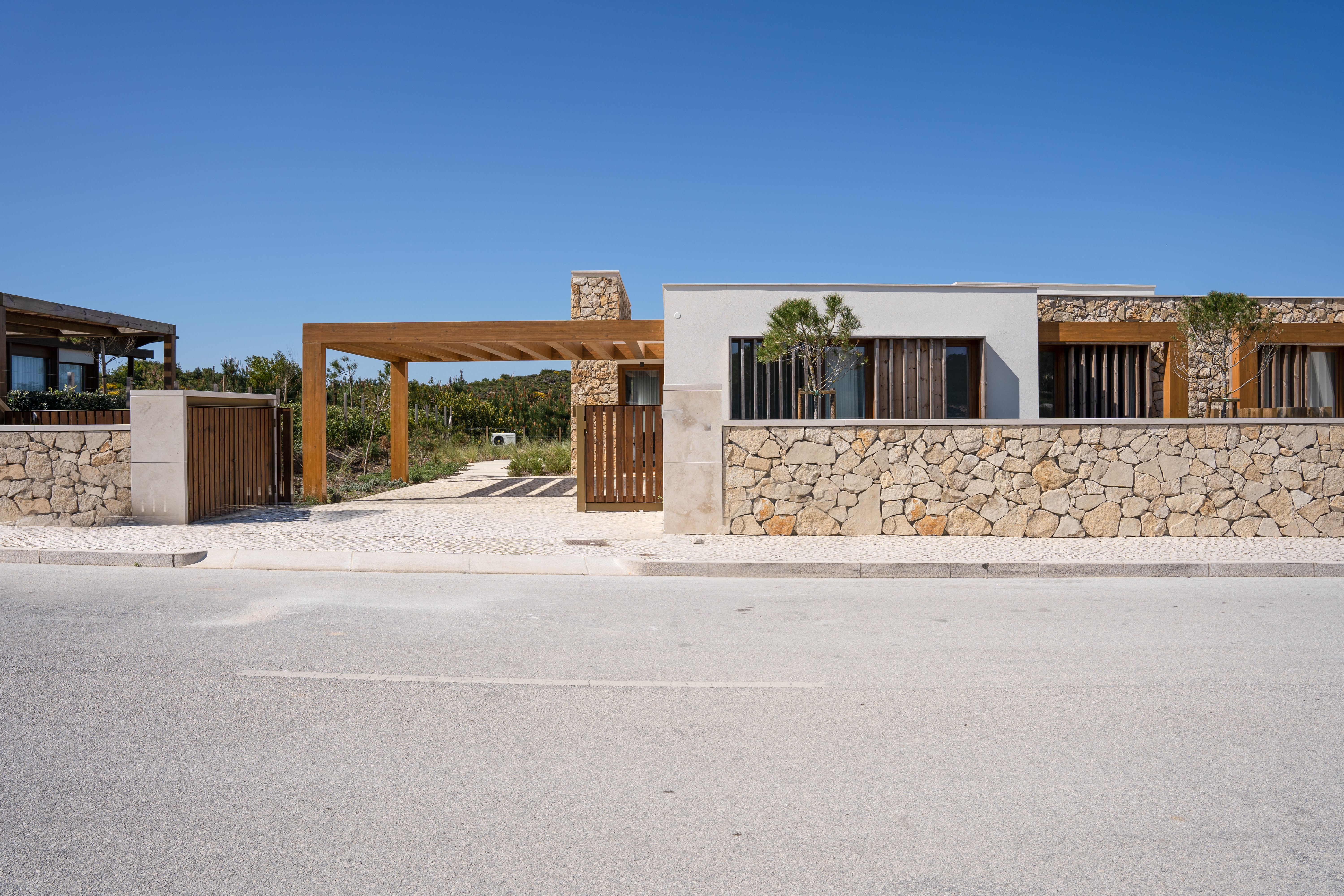 Three-Bedroom Villa For Sale In Obidos Slide Image 2