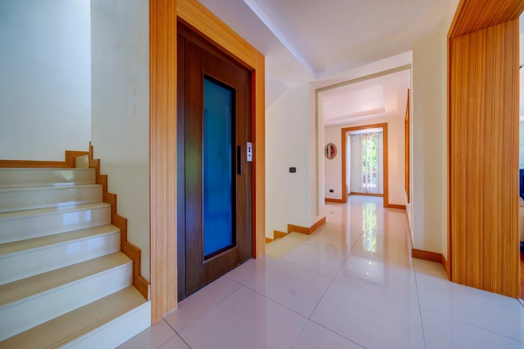 Spacious Luxury Villa in Beykoz Slide Image 30