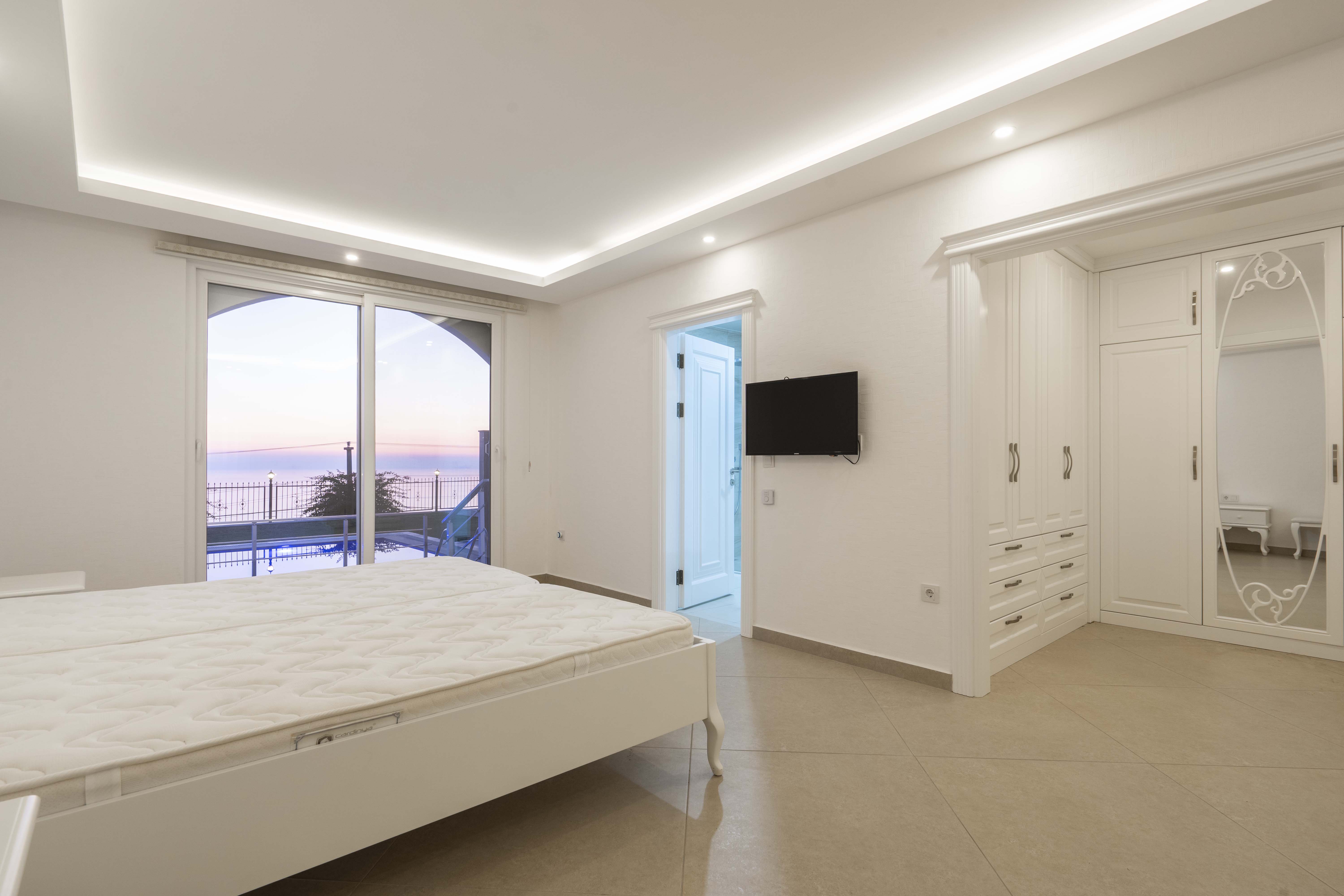 Luxury Sea-View Villa in Alanya Slide Image 20