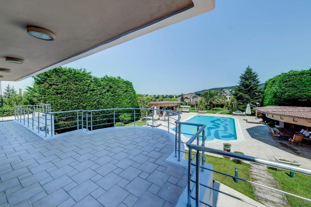 Spacious Luxury Villa in Beykoz Slide Image 38