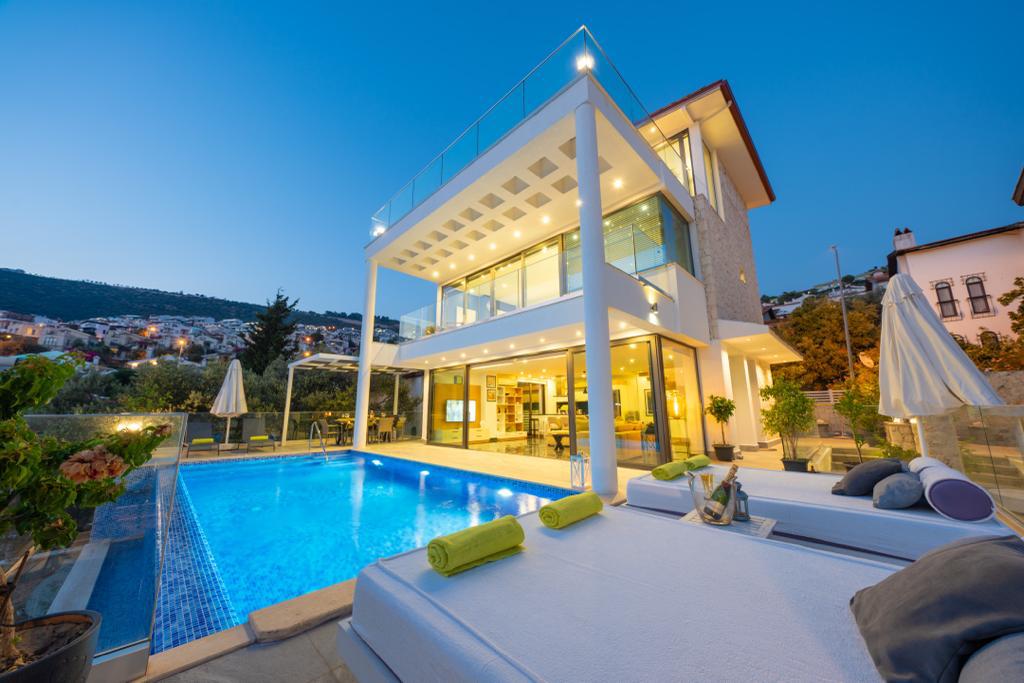 Modern Luxury Sea-View Villa