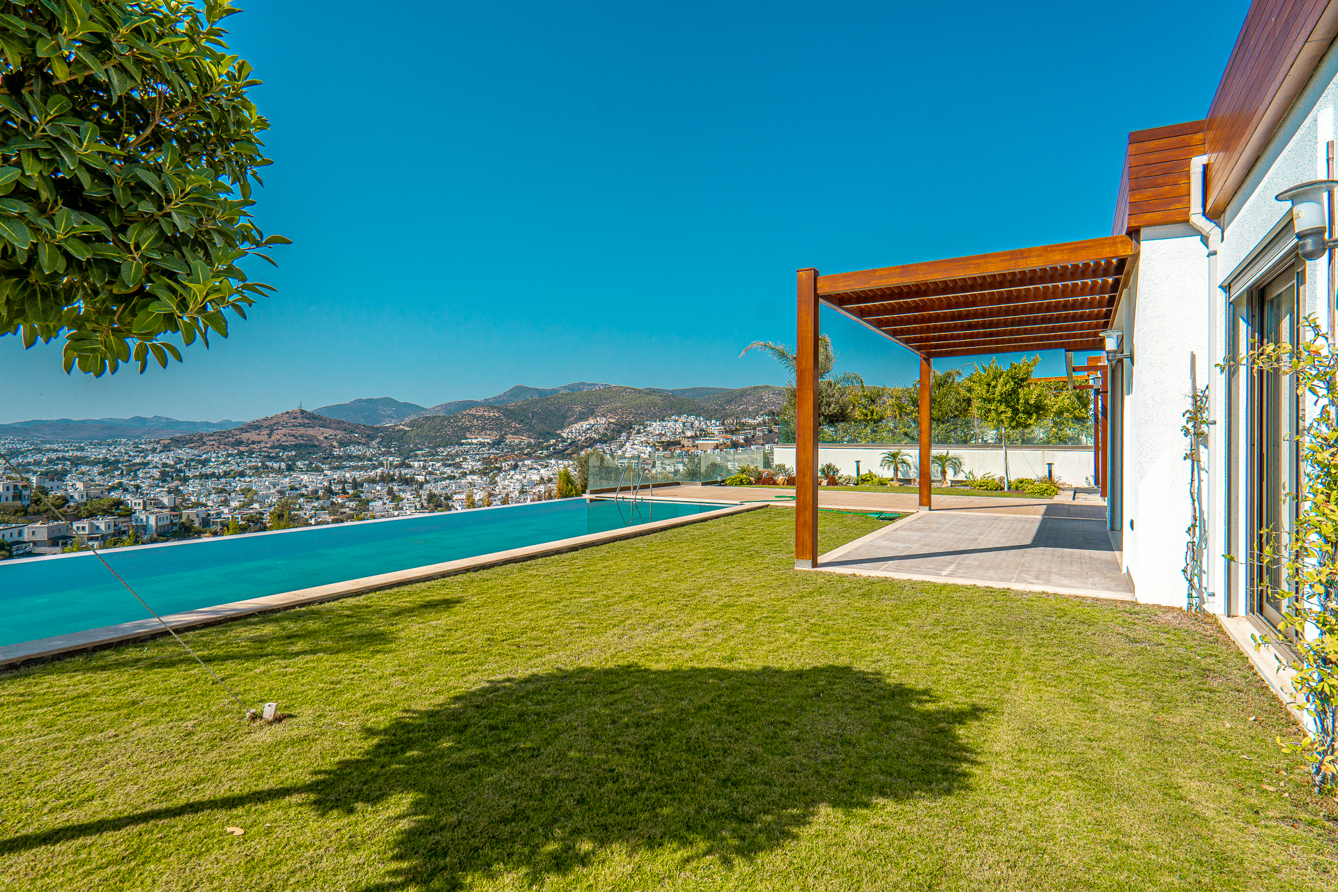 Private Villa in Central Bodrum Slide Image 4