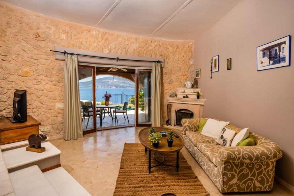 Furnished Luxury Sea-View Villa Slide Image 9