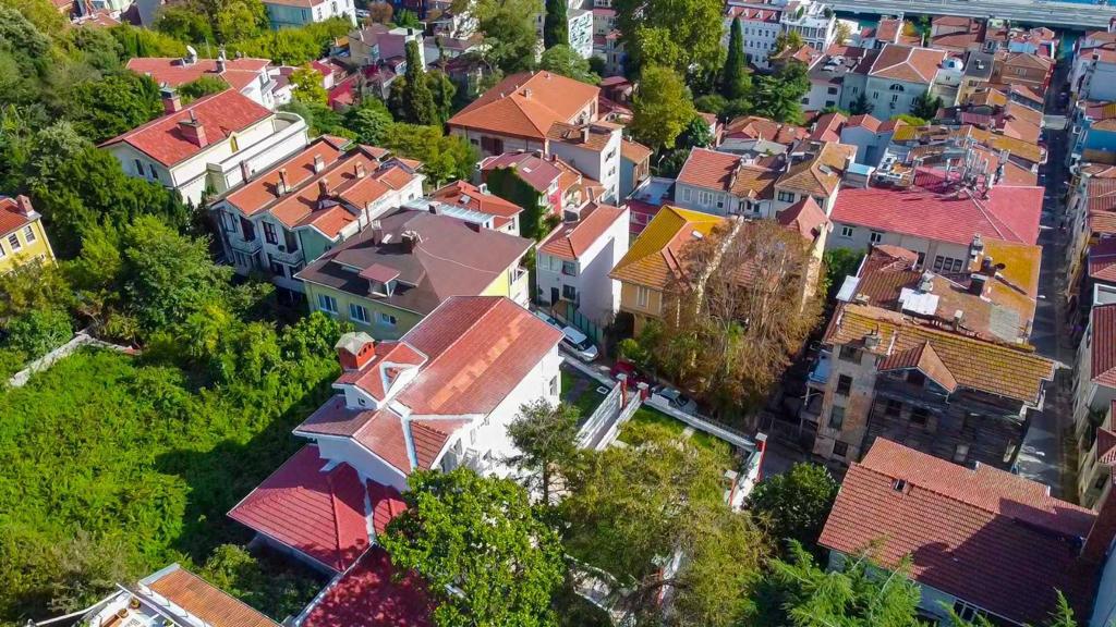 Luxury 4-Storey House in Istanbul Slide Image 5