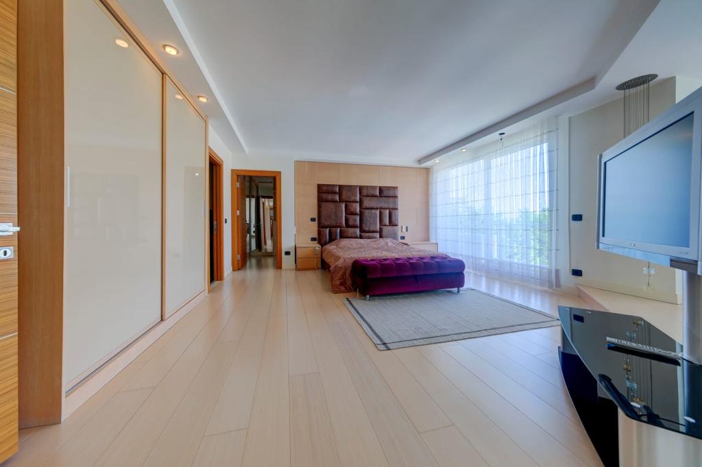 Spacious Luxury Villa in Beykoz Slide Image 49