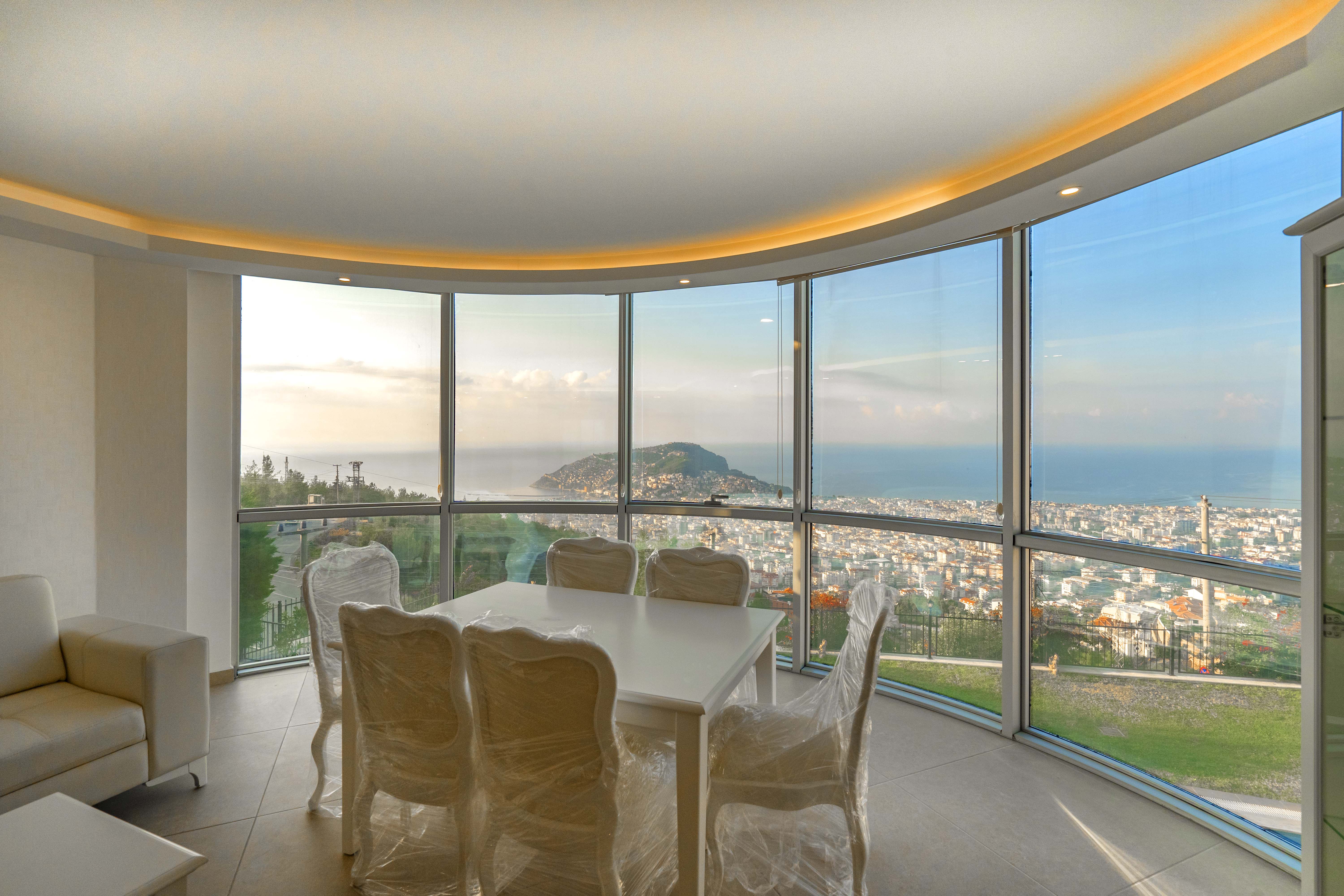 Luxury Sea-View Villa in Alanya Slide Image 12