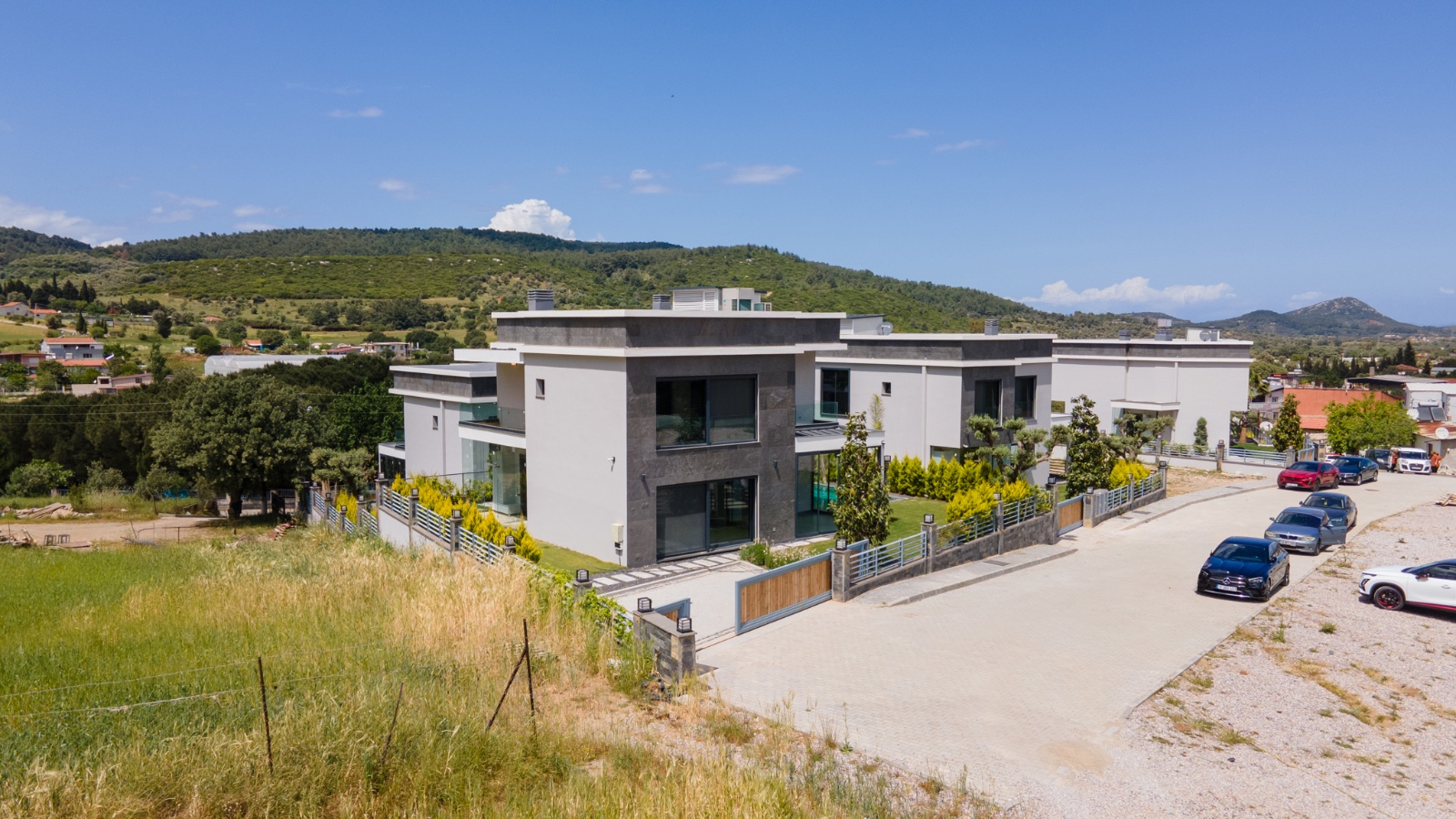 Modern Villas in Izmir Slide Image 3