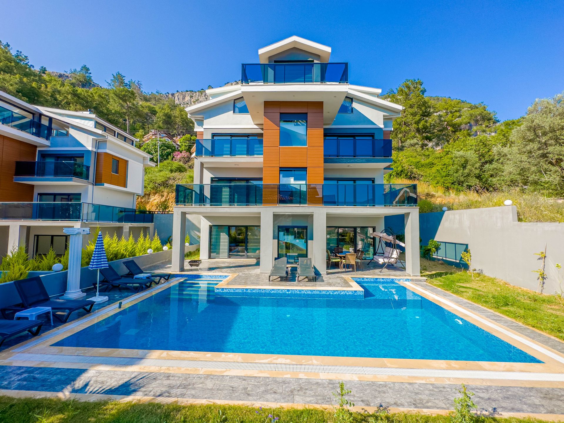 Detached Luxury Villa in Gocek Slide Image 2