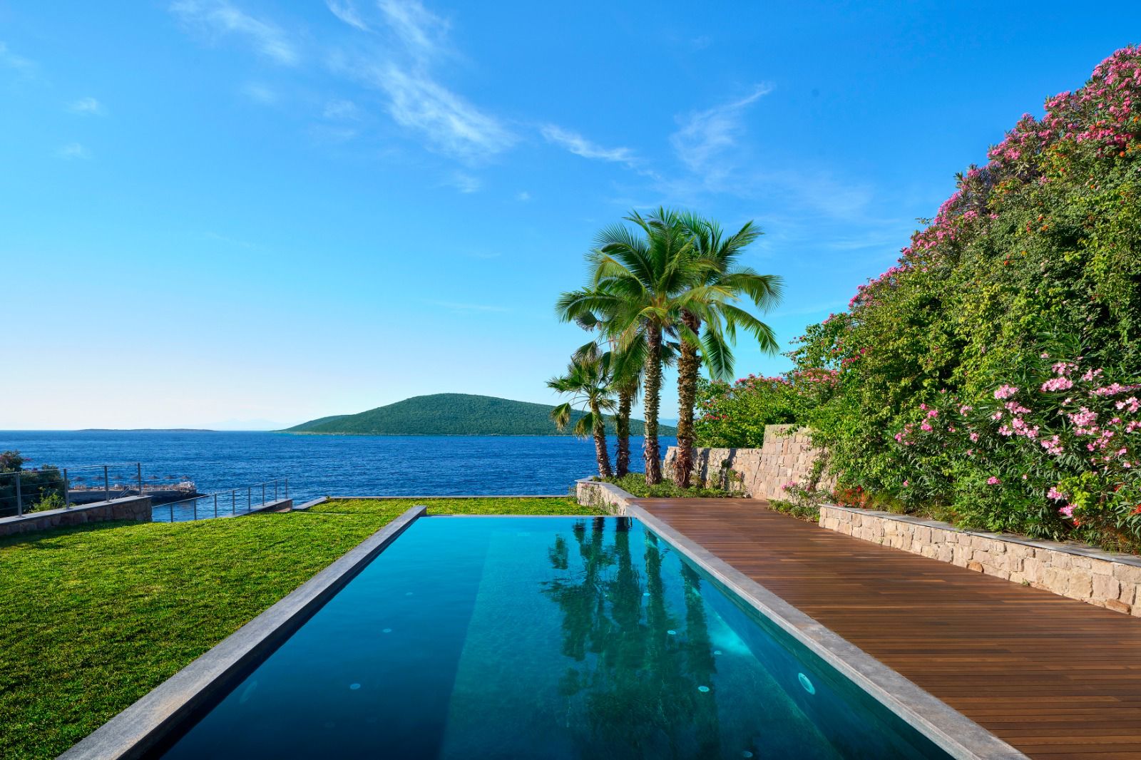 Elegant Bodrum Villa For Sale Slide Image 3